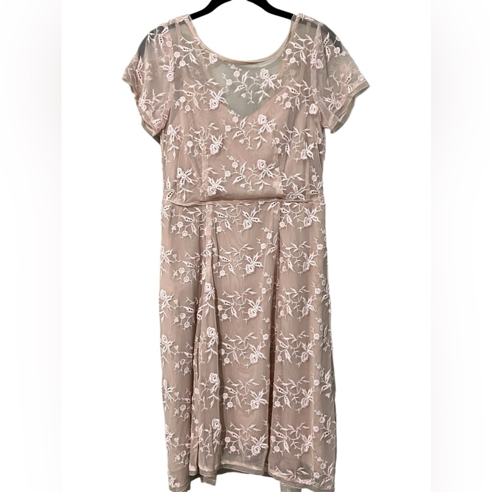 Nanette Lepore Embroidered floral Knee Length fully lined midi Dress pink size 6